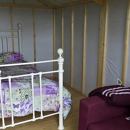 Charming For Two Guests By The River Shannon, Ireland